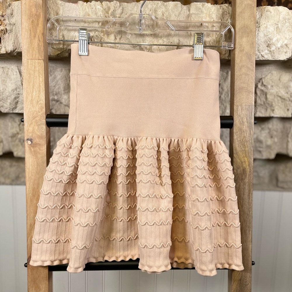 BCBG MAXAZRIA Light Peach Ribbed Knit Ruffle Mini Skirt Womens Small